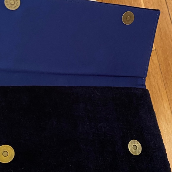 Anthropologie MASQUERADE VELVET CLUTCH - Picture 4 of 6